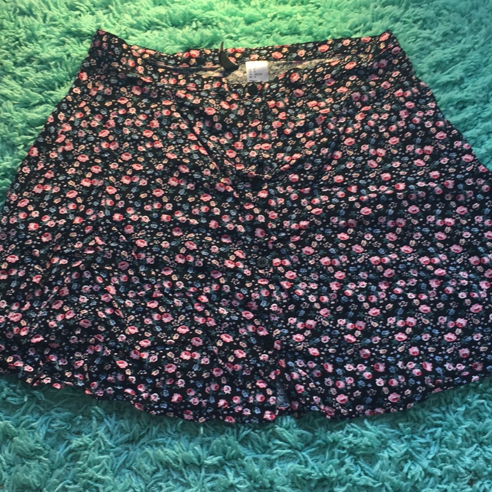 Flower patterned H&M skirt